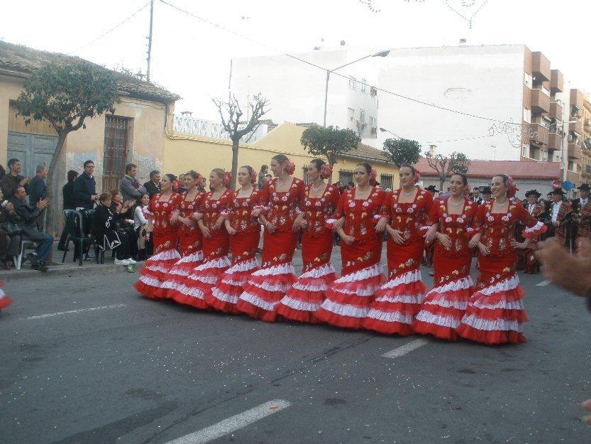 se venden o alquilan trajes de mujeres contrabandistas y flamencas