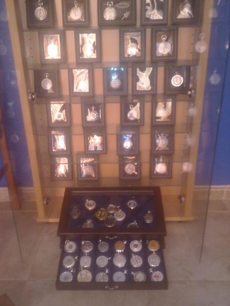 vendo coleccion de 52 relojes con 2 muebles