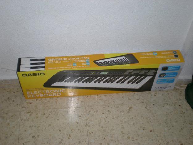 Vendo teclado casio CTK240 + adaptador y demás 90 €