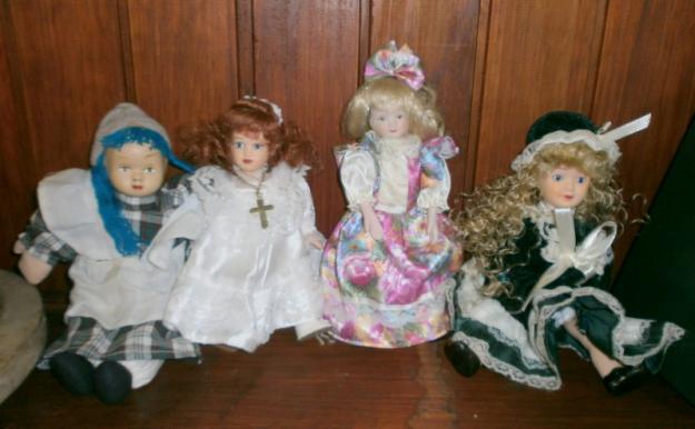 4 muñecas de porcelana