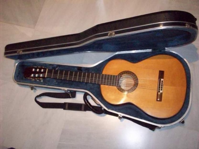 Guitarra flamenca de ciprés de Alberto Pantoja