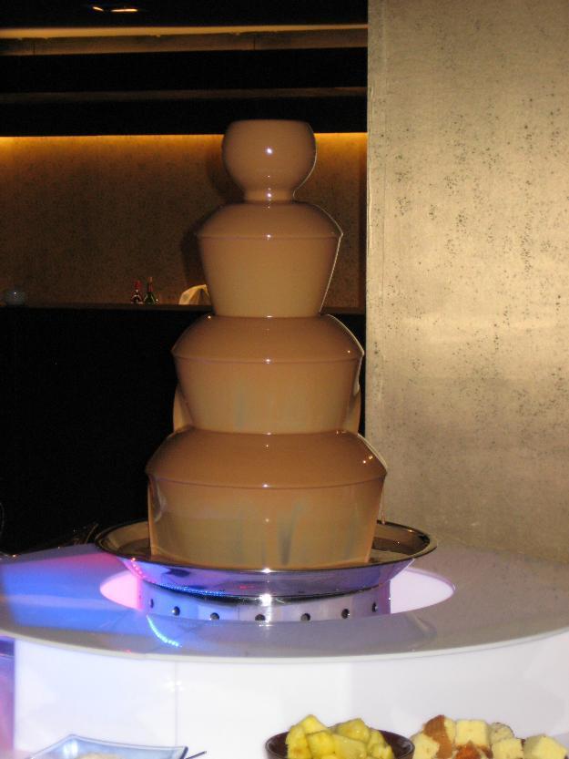 Pack fuentes de chocolate y mesas iluminadas