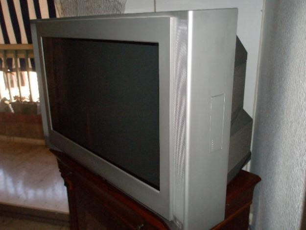 Se vende tv sony triniton color tv de 32 pulgadas