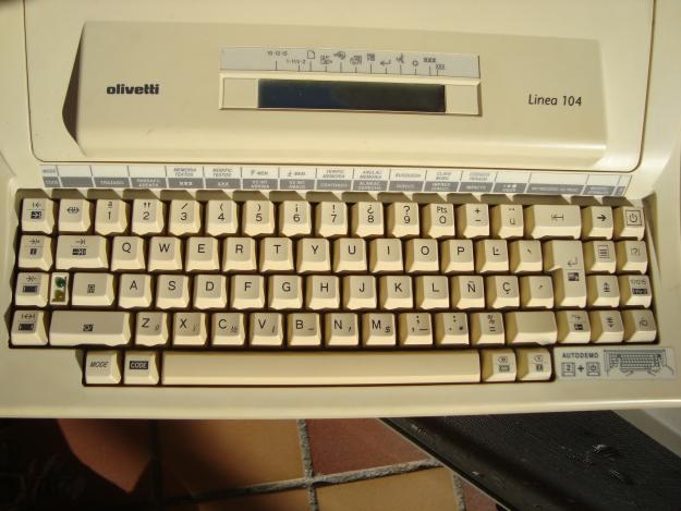 Vendo máquina escribir eléctrica olivetti modelo 104 con visor digital y memoria