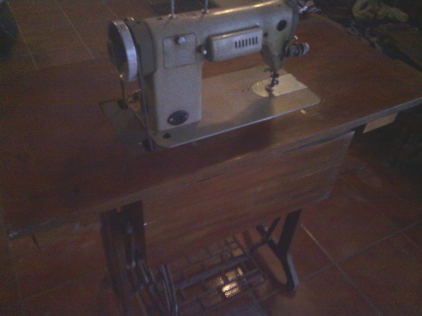 Máquina de coser antigua alfa