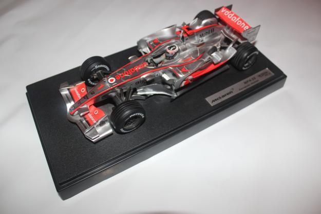 Mclaren mp4-22 fernando alonso 1: 18