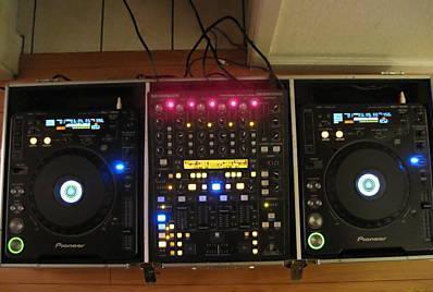 2 Pioneer CDJ 1000 MK1 + Behringer DDM 4000 + Caja de DJ