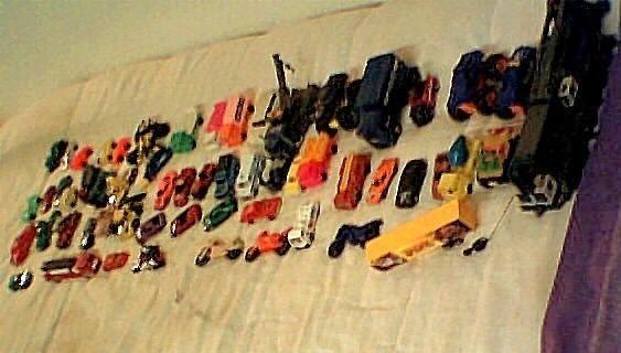 58 coches diferentes en miniatura.