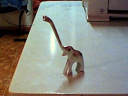 acero-elefante en miniatura.