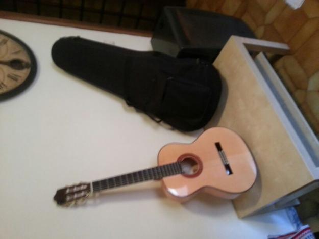 Ahorrate 500 euros. Guitarra Alhambra 