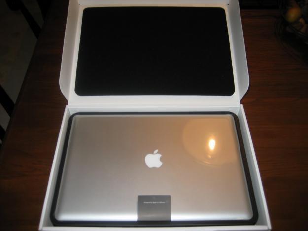 Apple MacBook Pro 17 750GB