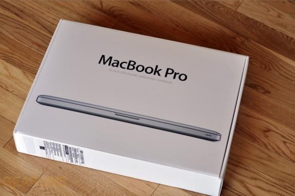 Apple MacBook Pro 17 750GB