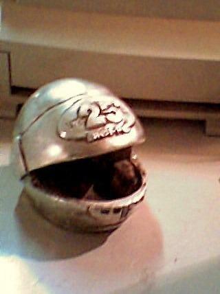 bieffe-casco en miniatura.25 años.