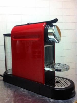 Cafetera Nespresso Citiz Flow Krups Color Rojo