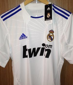 Camiseta real madrid temporada 2010/11 con etiqueta, sin usar