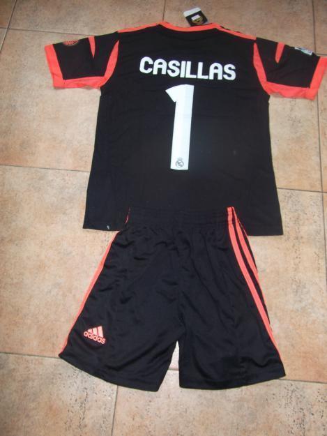 Camiseta y pantalon real madrid 2013 negros de niños casillas nº 1