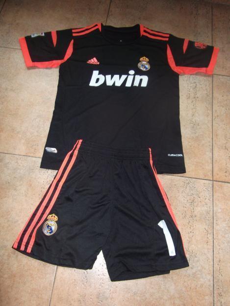 Camiseta y pantalon real madrid 2013 negros de niños casillas nº 1