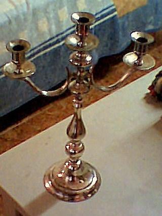 candelabro grande plateado.