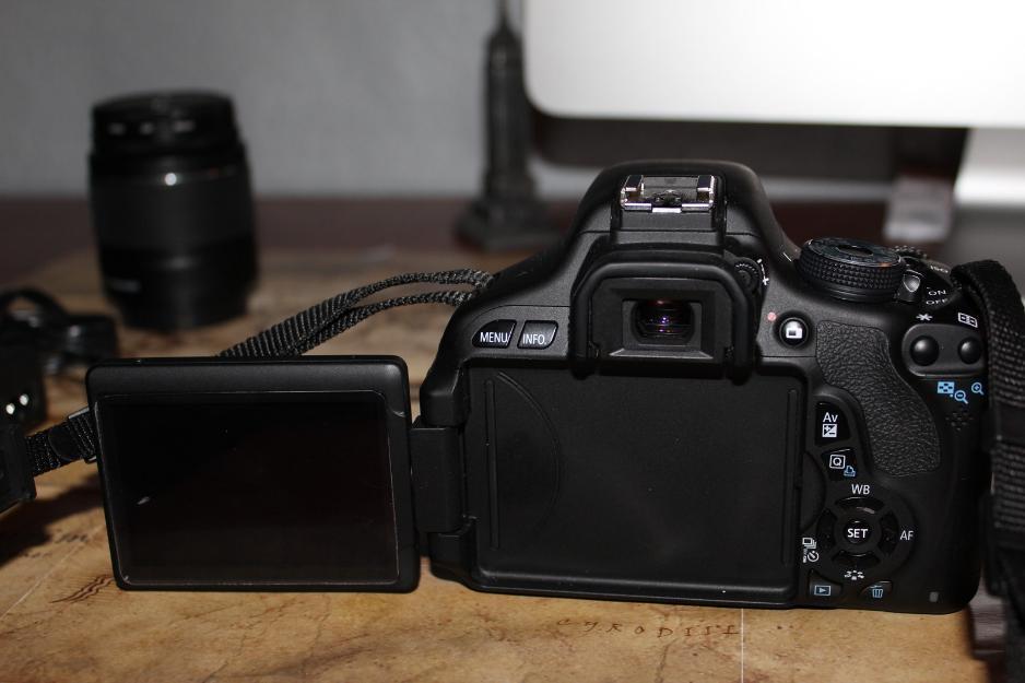 Canon EOS Rebel T3i / 600D + 2 lentes adicionales