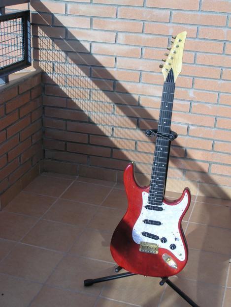 Carvin Bolt SSS - la alterantiva a Fender Stratocaster USA