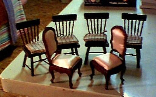 casa de muñecas.6 sillas de madera.