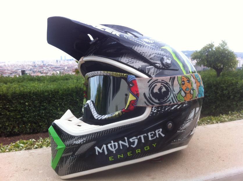 Casco Monster de fibra de carbono para motocross