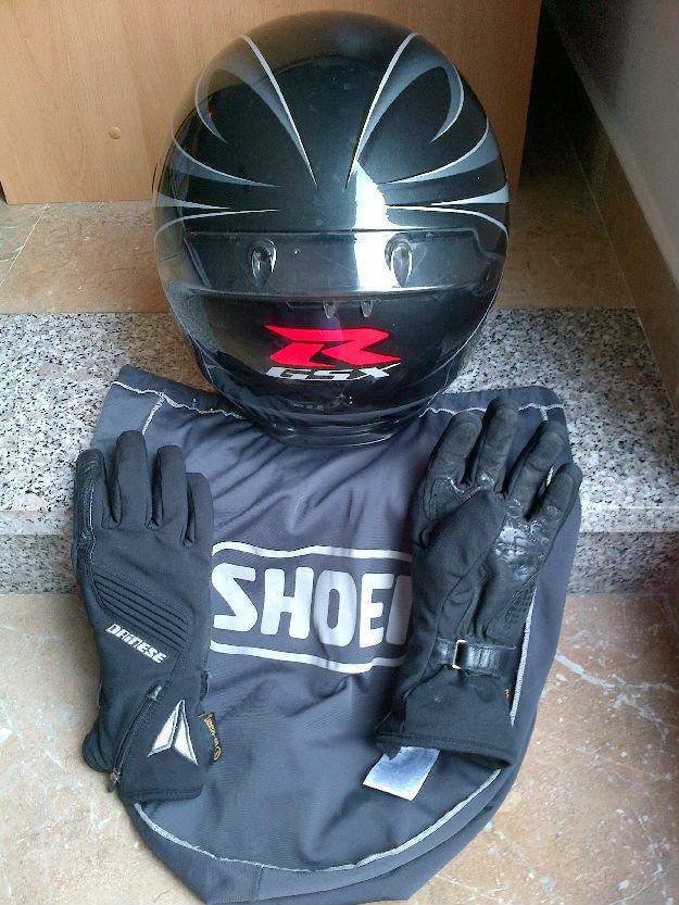 Casco Shoei versión GSXR + guantes Dainese de invierno