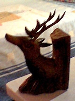 ciervo.figura de madera para libreria.