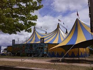 CIRCO PIRAÑA SHOW EN SANT FELIU DE LLOBREGAT