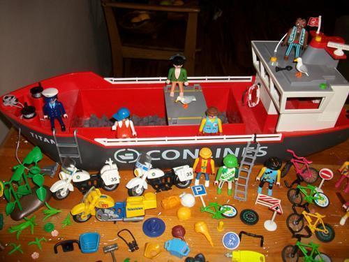 Conjunto variado de playmobil.