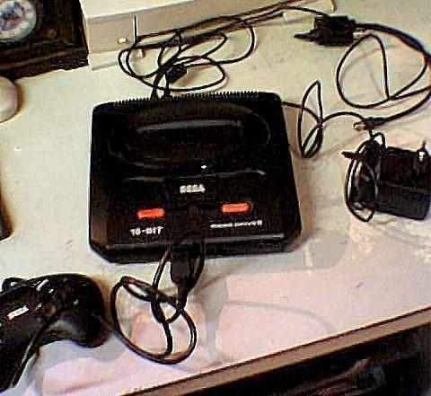 consola mega drive con un mando.sega.