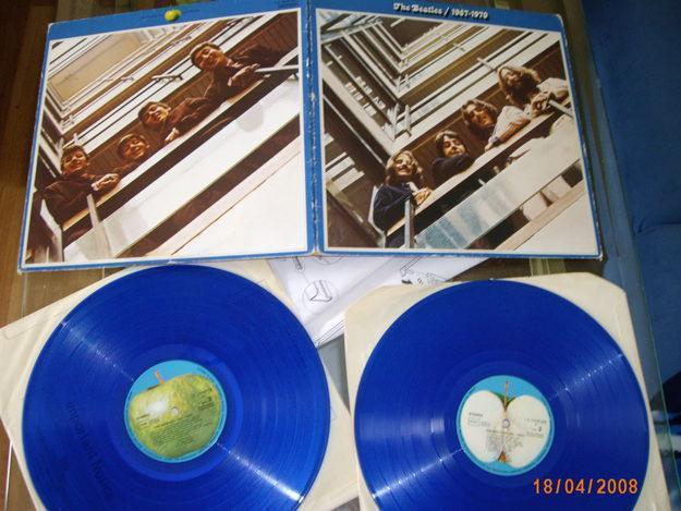 Disco en vinilo azul de los Beatles