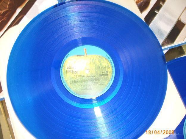 Disco en vinilo azul de los Beatles