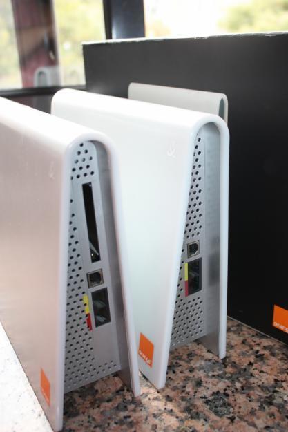 Dos routers wifi livebox de orange seminuevos