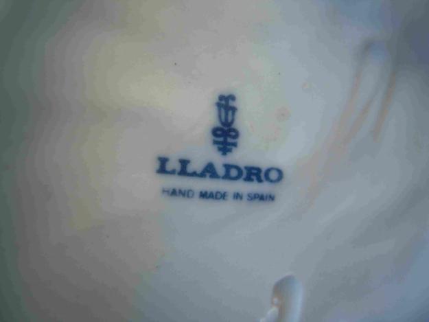 Figura de cerámica Lladró. GRUPO DE PATOS, 15X21cm.