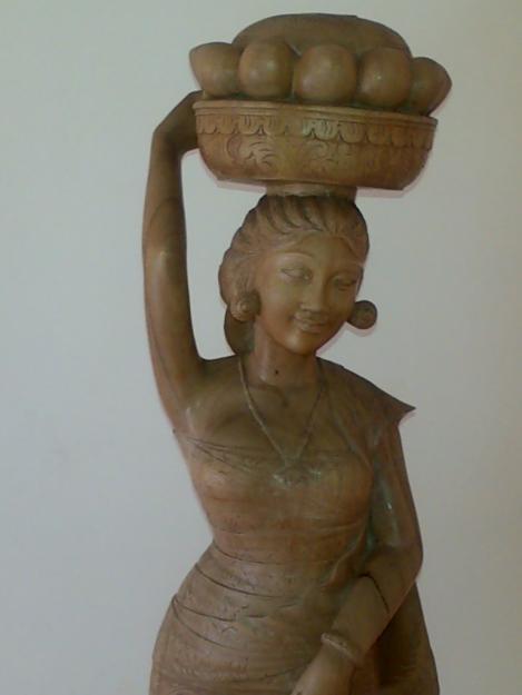 Figura realizada en madera de Teca