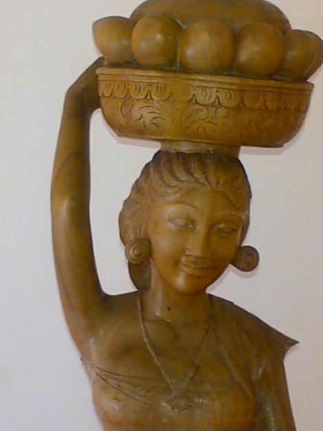 Figura realizada en madera de Teca