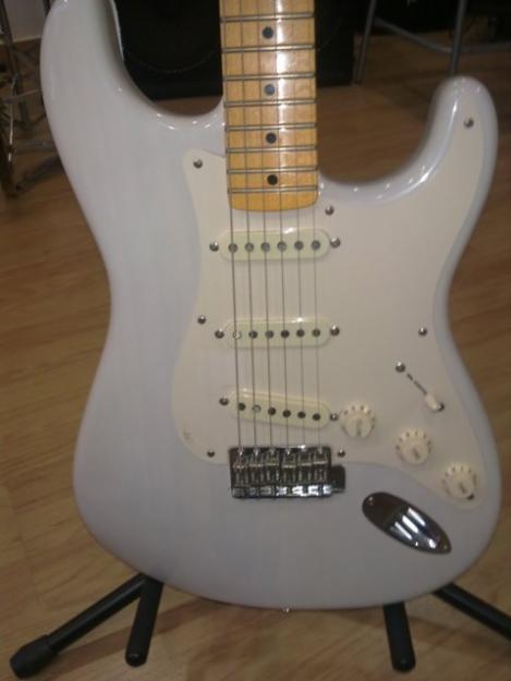 Guitarra Electrica Fender stratocaster  ERICK JHONSON