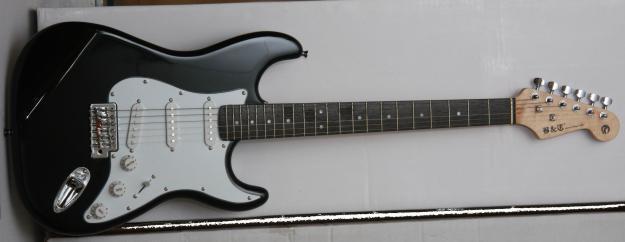 GUITARRA ELECTRICA TIPO STRATOCASTER, nueva a estrenar!+afinador