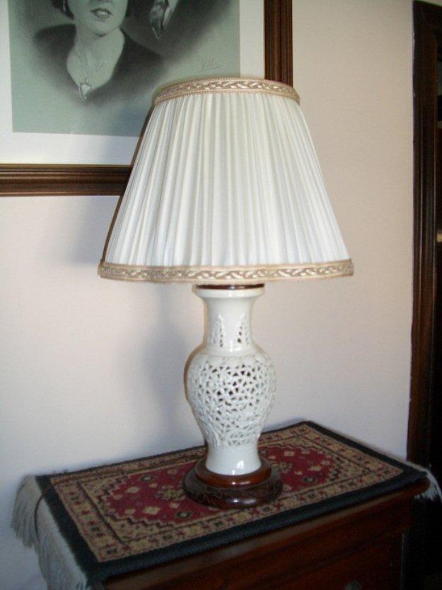 Lámpara de mesa de porcelana muy bonita
