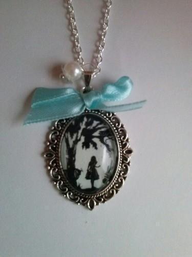 Lote cuatro collares 20€ alice in wonderland totoro