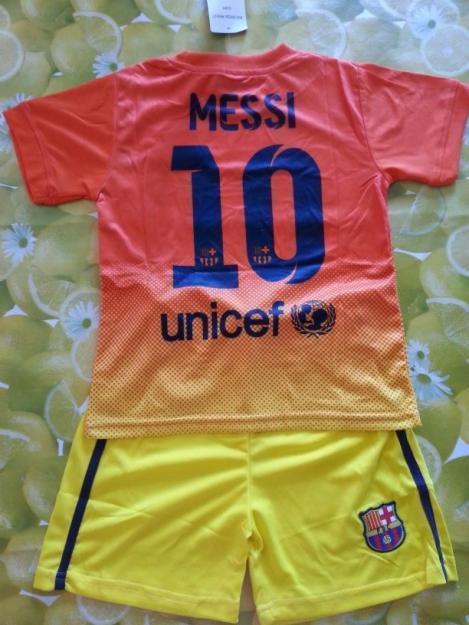 Lote de equipaciones real madris y f.c barcelona