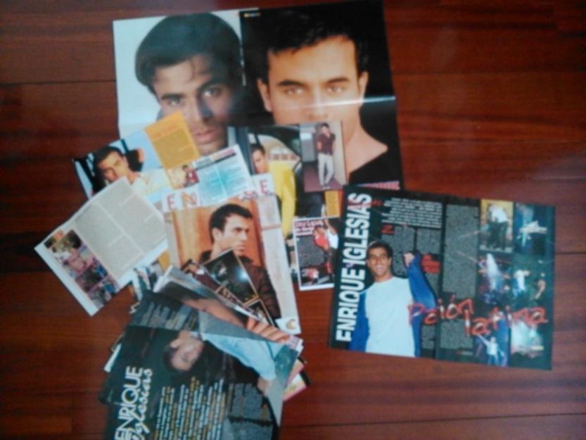 Lote de posters y entrevistas de Enrique Iglesias en revistas de los años 90.