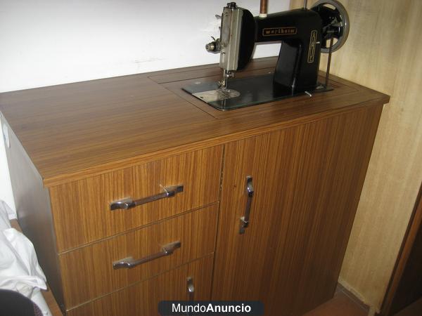 Maquina coser WERTHEIM en funcionamiento