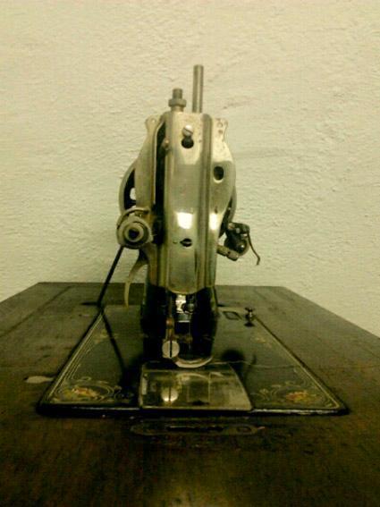 Maquina de coser gritzner muy antigua