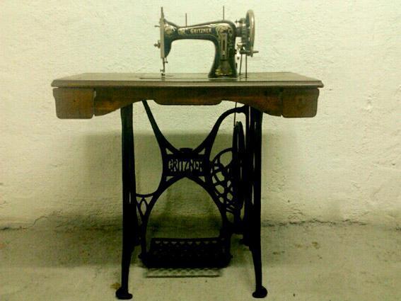 Maquina de coser gritzner muy antigua