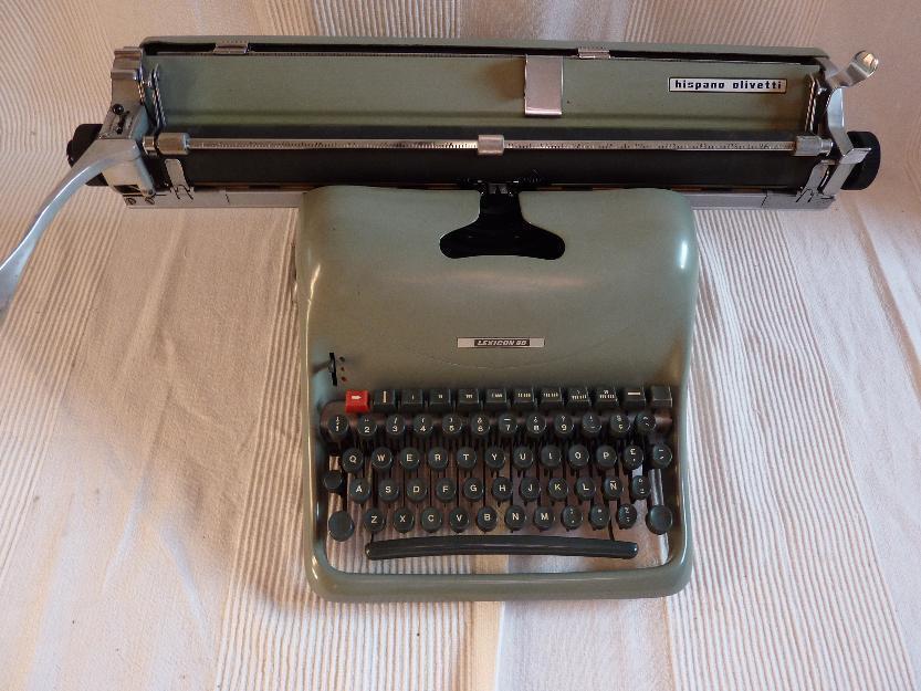 Máquina de escribir antigua modelo Hispano Olivetti Lexicon 80