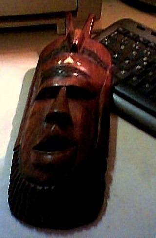 mascara alargada de madera.africa.