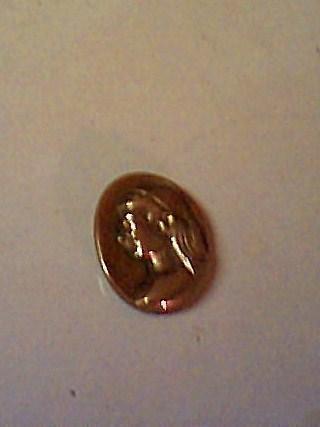 medalla antigua persa.reproduccion dorada.