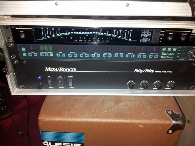 Mesa Boogie Triaxis + etapa Mesa Boogie Fifty Fifty + afinador korg DT-1 Pro + rack